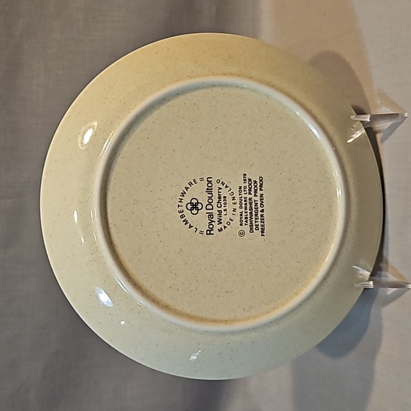 NWOT Royal Doulton Wild Cherry 1038 Five Piece Place Setting Lambethware - Picture 7 of 15